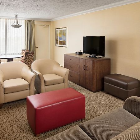 Crowne Plaza Louisville Airport Expo Ctr By Ihg Exterior foto