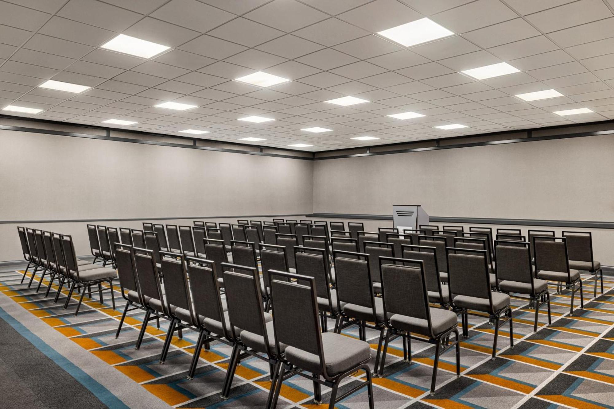 Crowne Plaza Louisville Airport Expo Ctr By Ihg Exterior foto