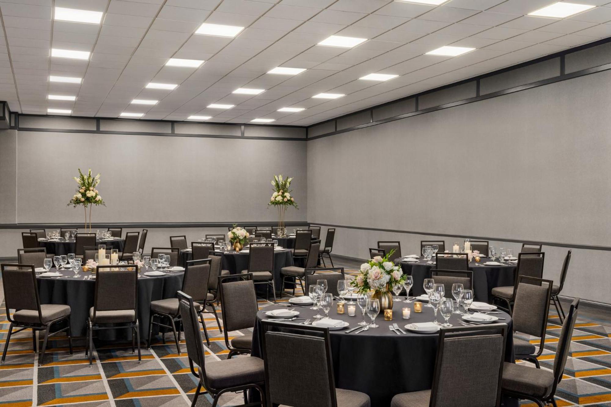 Crowne Plaza Louisville Airport Expo Ctr By Ihg Exterior foto